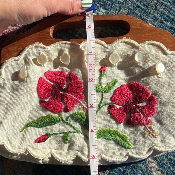 Vintage Hibiscus Embroidered Handbag with Wooden Handle - Picture 5 of 6